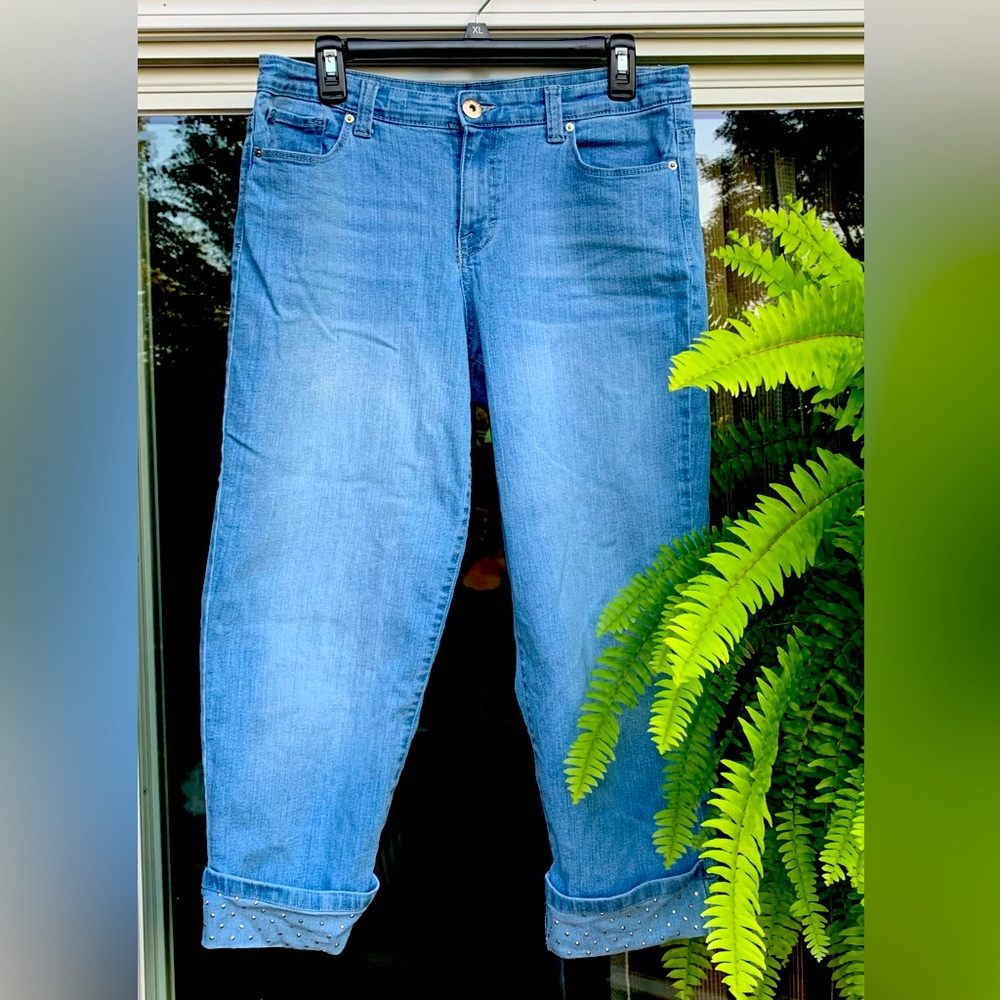 Style & Co Curvy Jean Capri w/detailed cuff Size 12